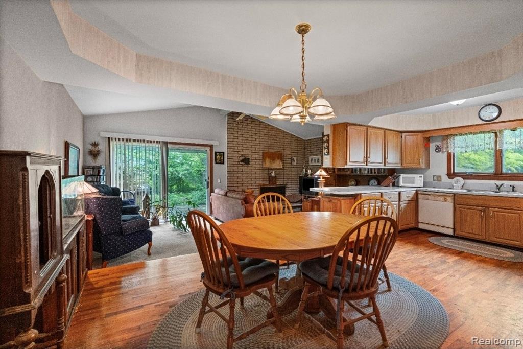 439 Windmill Point Drive Flushing, MI 48433 - Photo 5 of 32
