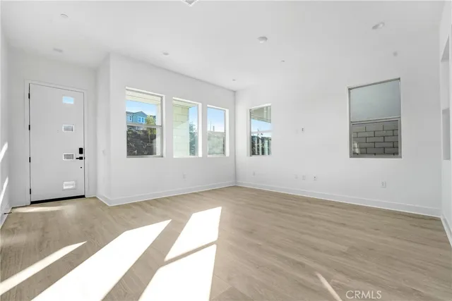 $999,990 | 27346 Creekwood Lane, Newhall, CA 91381