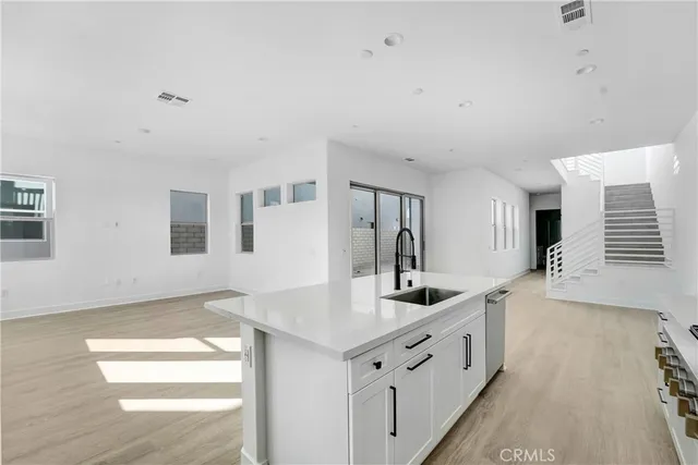 $999,990 | 27346 Creekwood Lane, Newhall, CA 91381