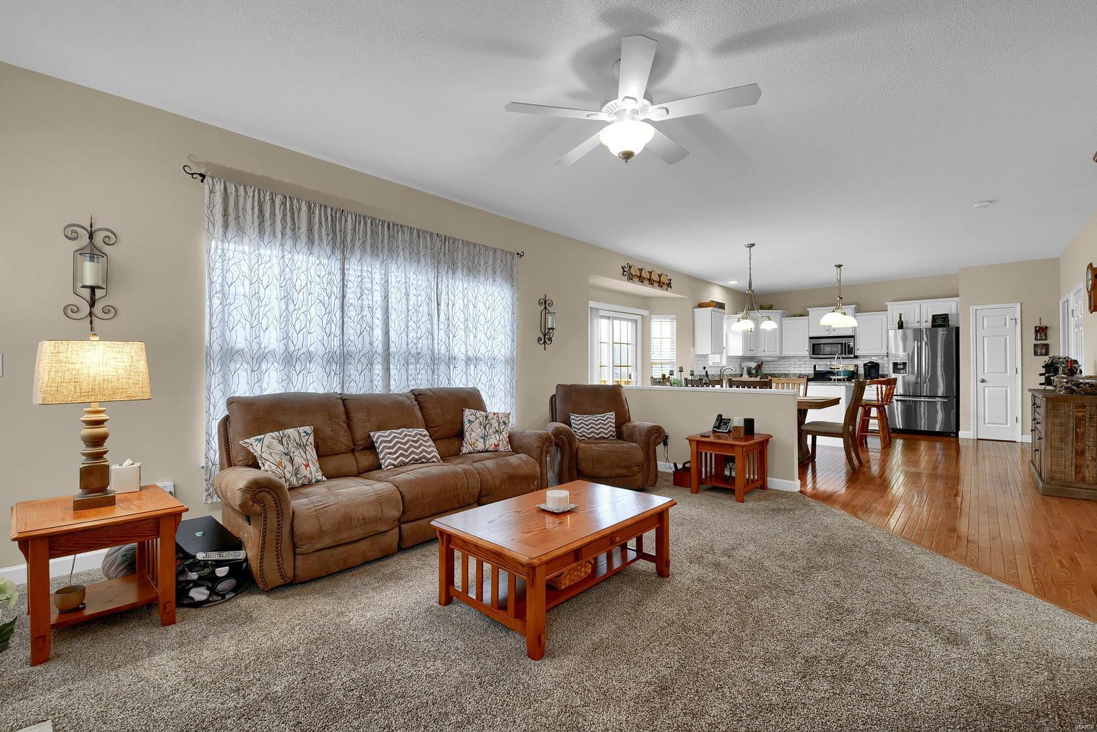 1301 Rutledge Drive Troy, IL 62294 - Photo 8 of 37