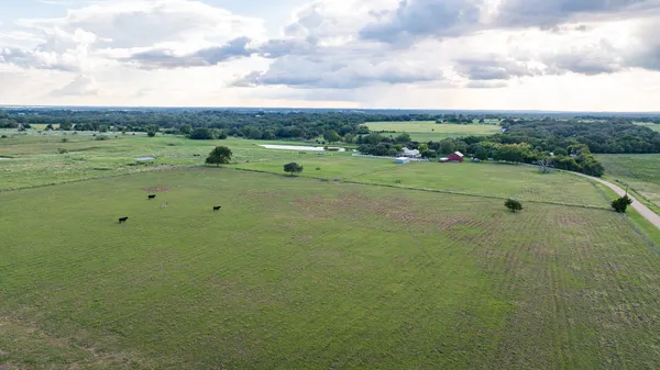 a view of a big yard with an outdoor