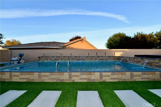 $550,000 | 18465 Tarpon Lane, Victorville, CA 92395