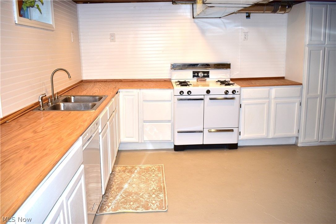 1392 Gordon Road Lyndhurst, OH 44124 - Photo 30 of 35