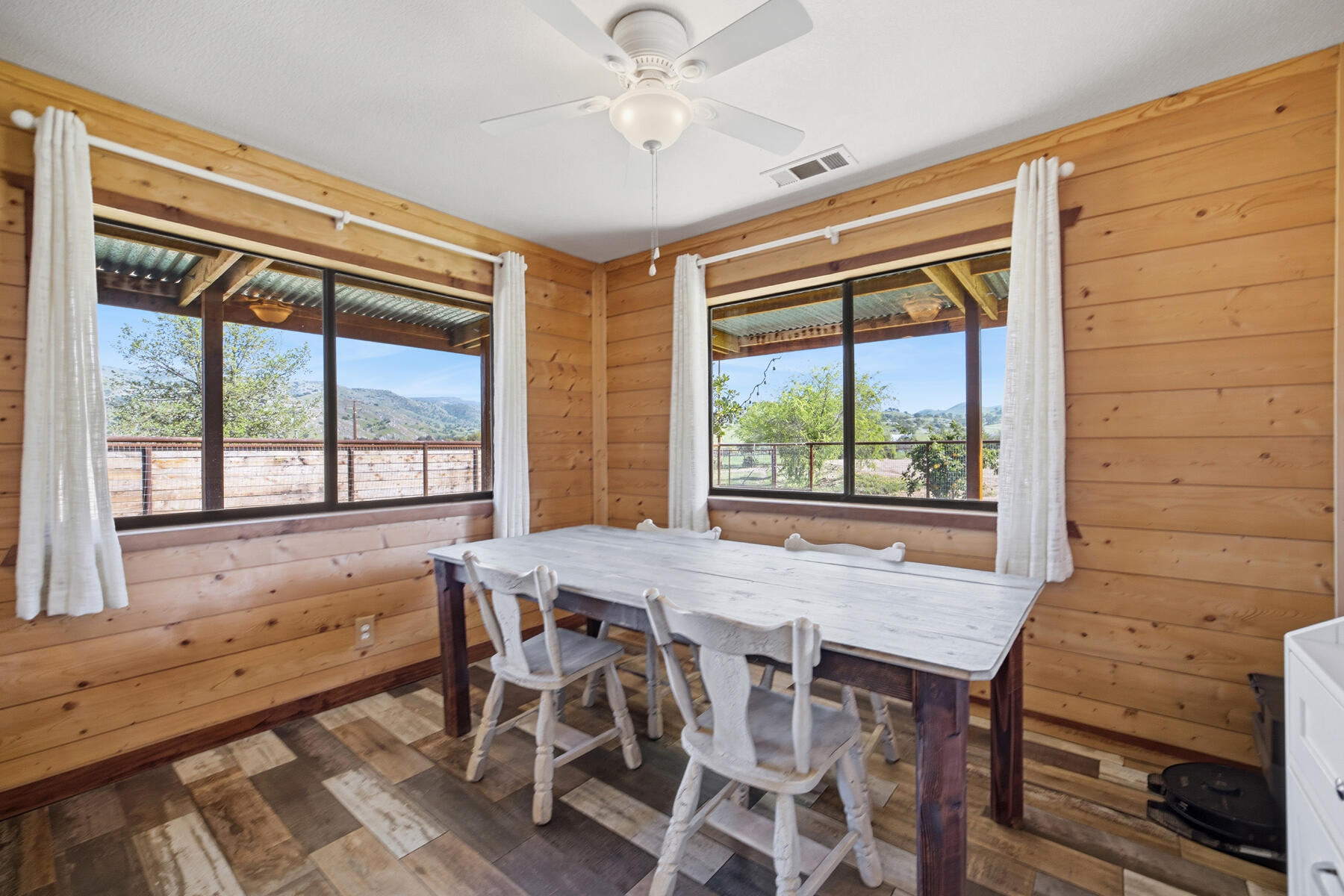 31393 Dahlem Drive Exeter, CA 93221 - Photo 17 of 79 17 - Dinning Area