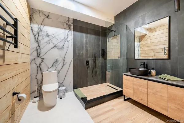 a close up view of a washer and dryer