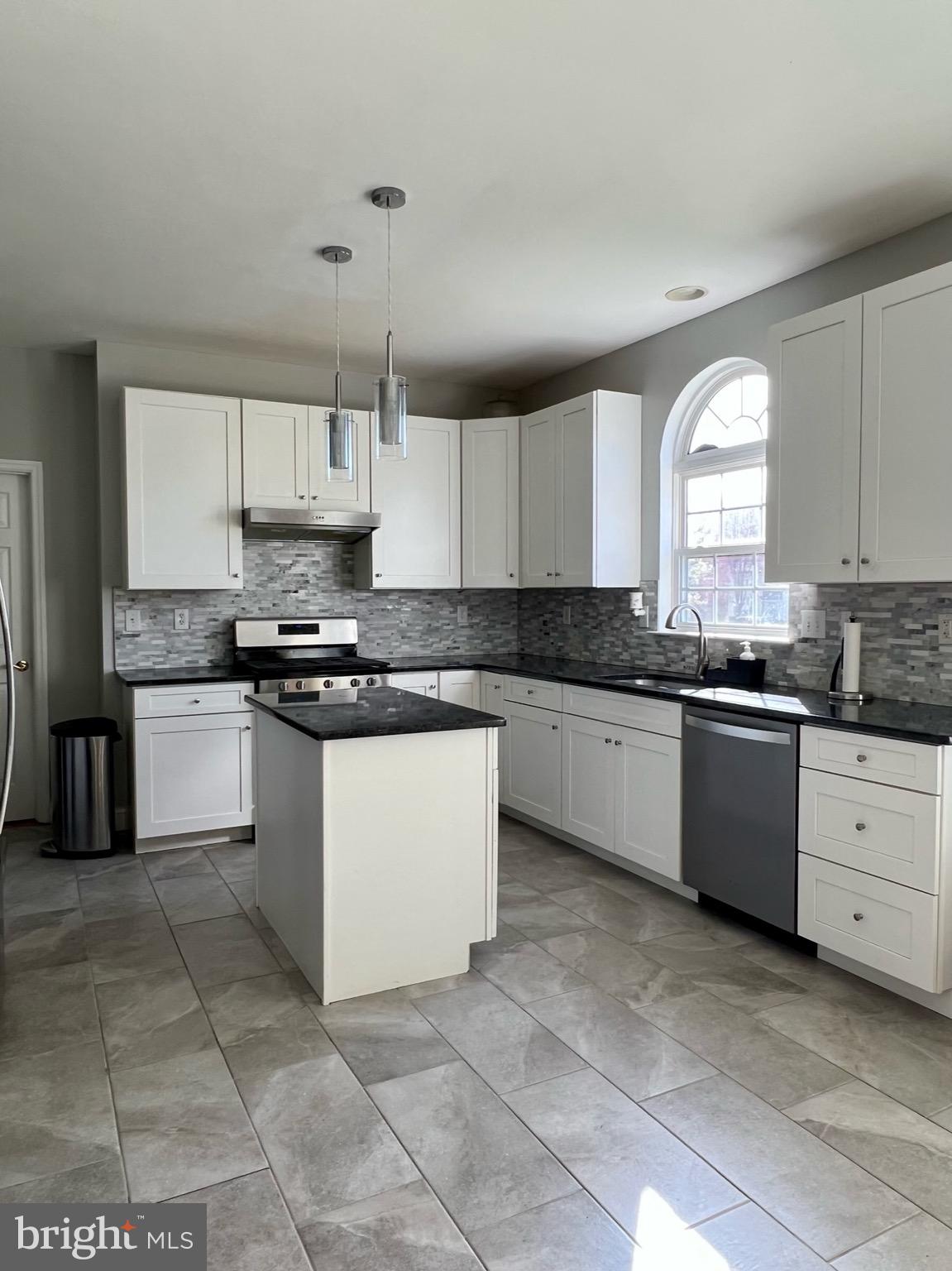 8 Whirlaway Drive Bear, DE 19701 - Photo 29 of 77 Bright Kitchen Updated Fixtures