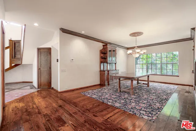 $2,150,000 | 3041 East Chevy Chase Drive, Glendale, CA 91206