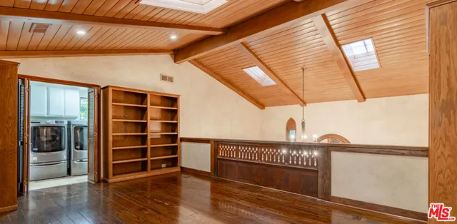 $2,150,000 | 3041 East Chevy Chase Drive, Glendale, CA 91206