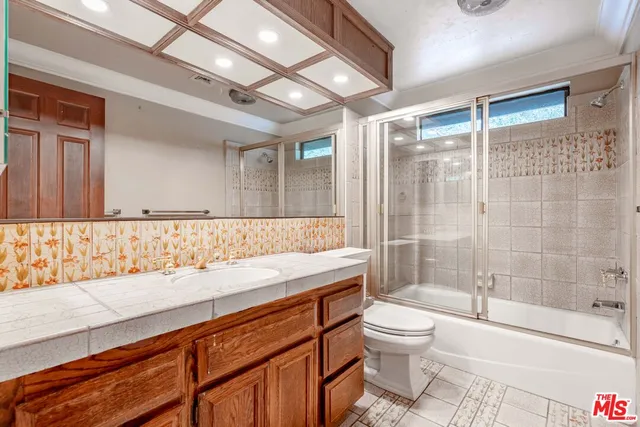 $2,150,000 | 3041 East Chevy Chase Drive, Glendale, CA 91206