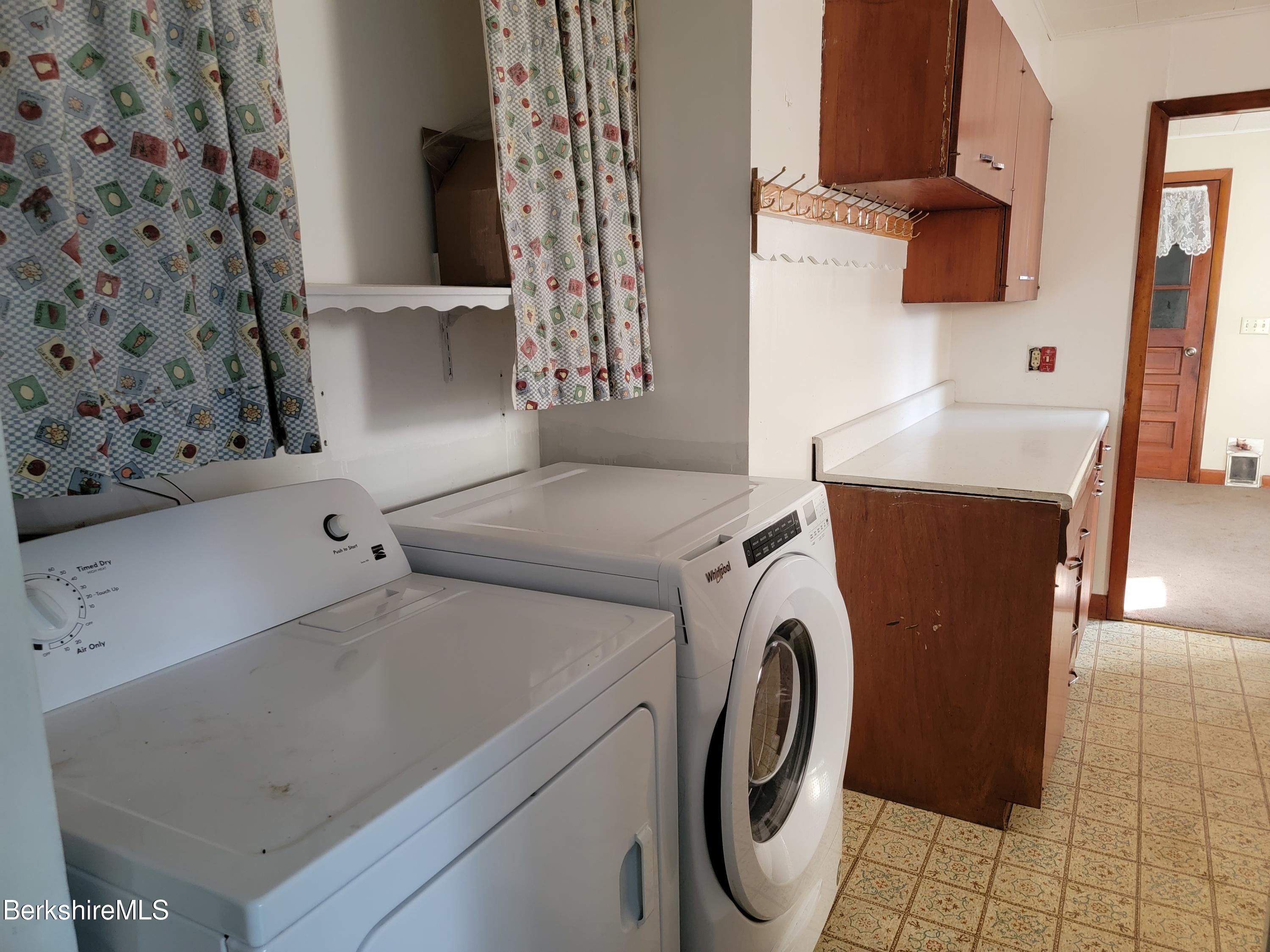 1096 South State Road Cheshire, MA 01225 - Photo 23 of 41 laundry