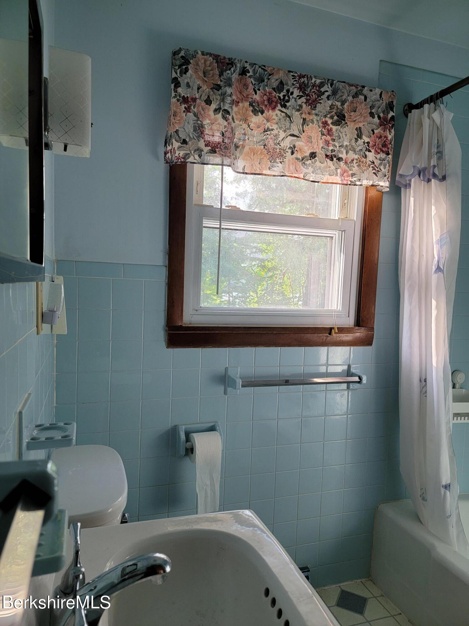 1096 South State Road Cheshire, MA 01225 - Photo 24 of 41 full bath