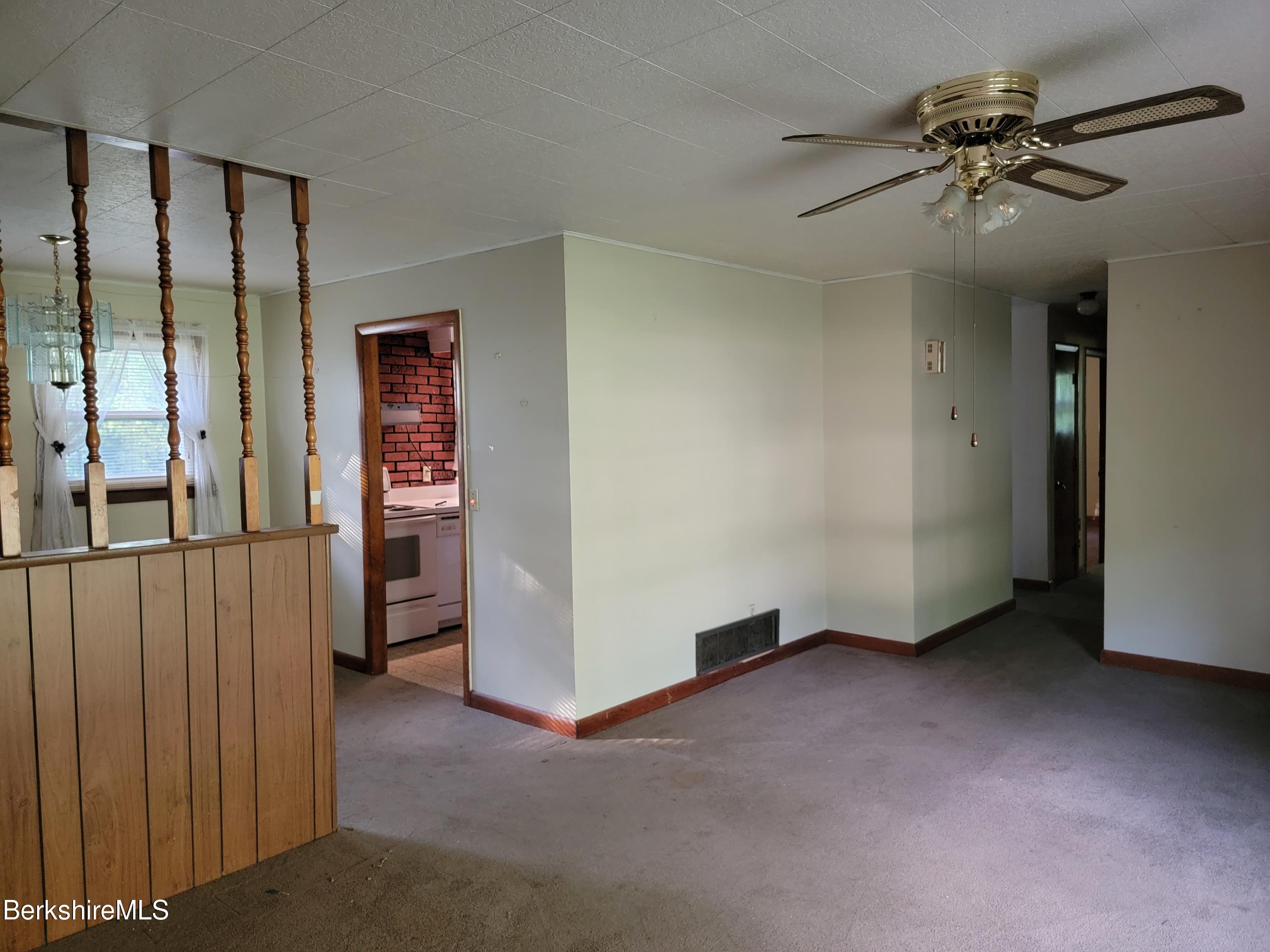1096 South State Road Cheshire, MA 01225 - Photo 28 of 41 Livingroom