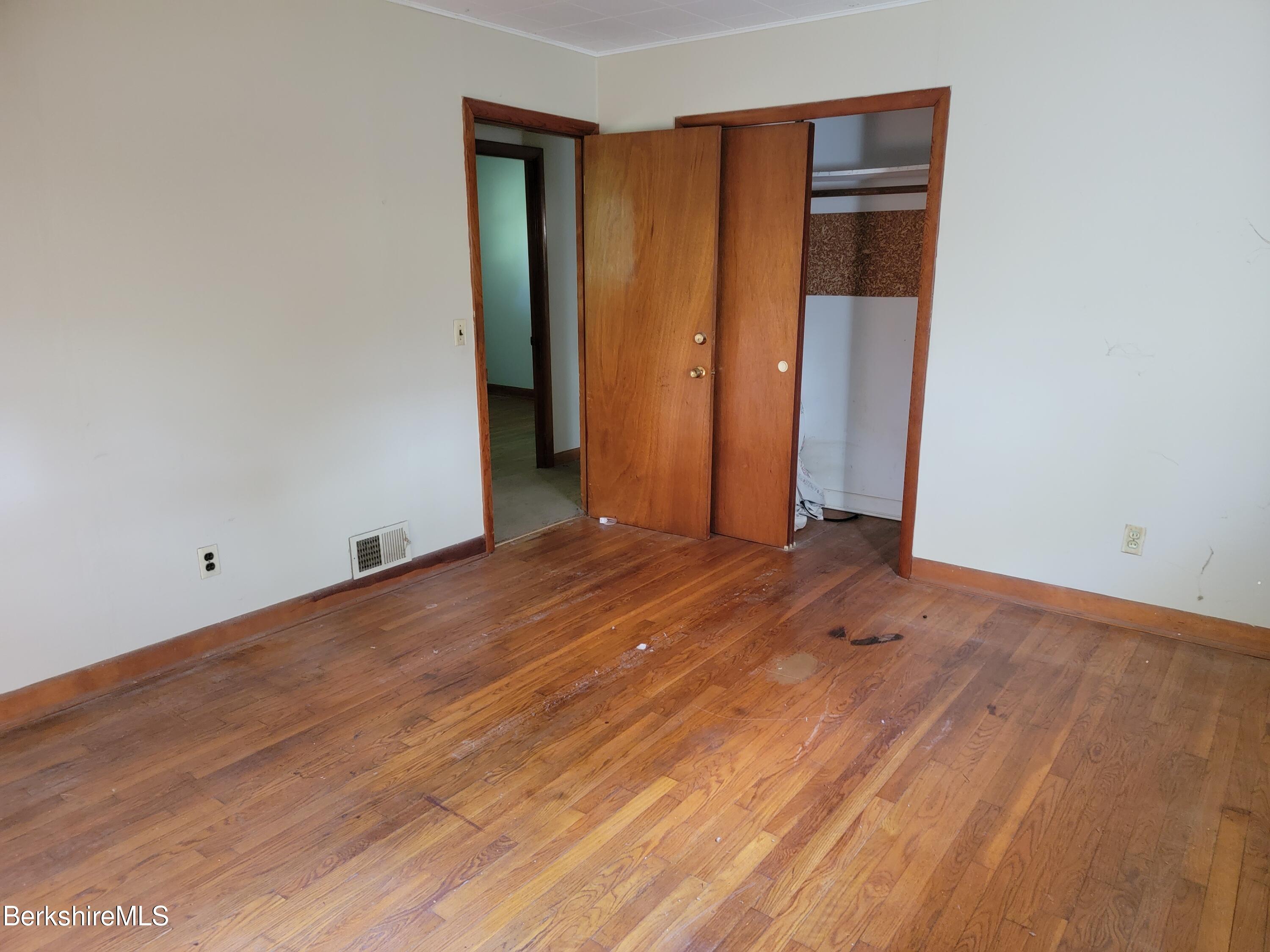 1096 South State Road Cheshire, MA 01225 - Photo 29 of 41 bedroom