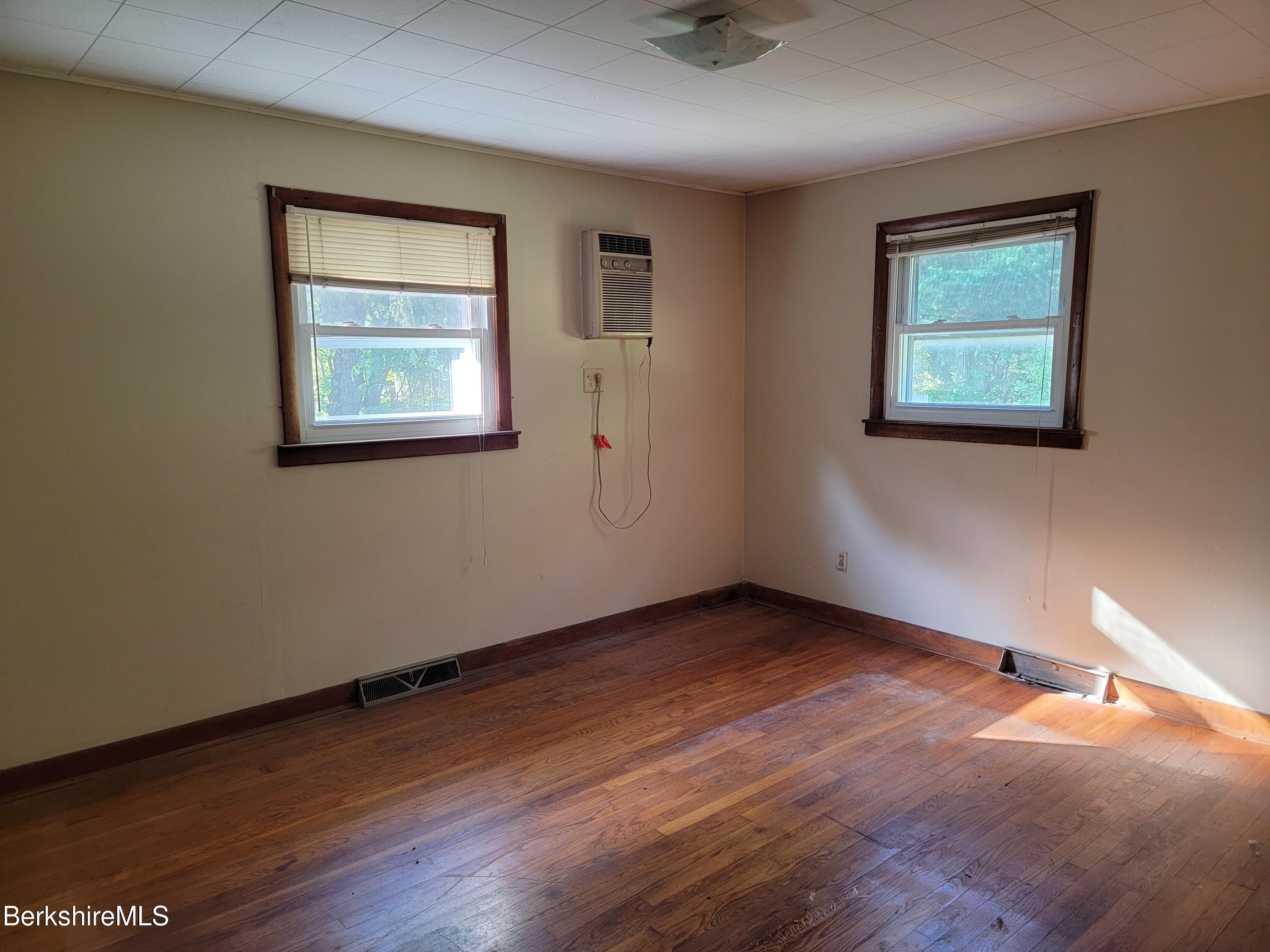 1096 South State Road Cheshire, MA 01225 - Photo 30 of 41 bedroom