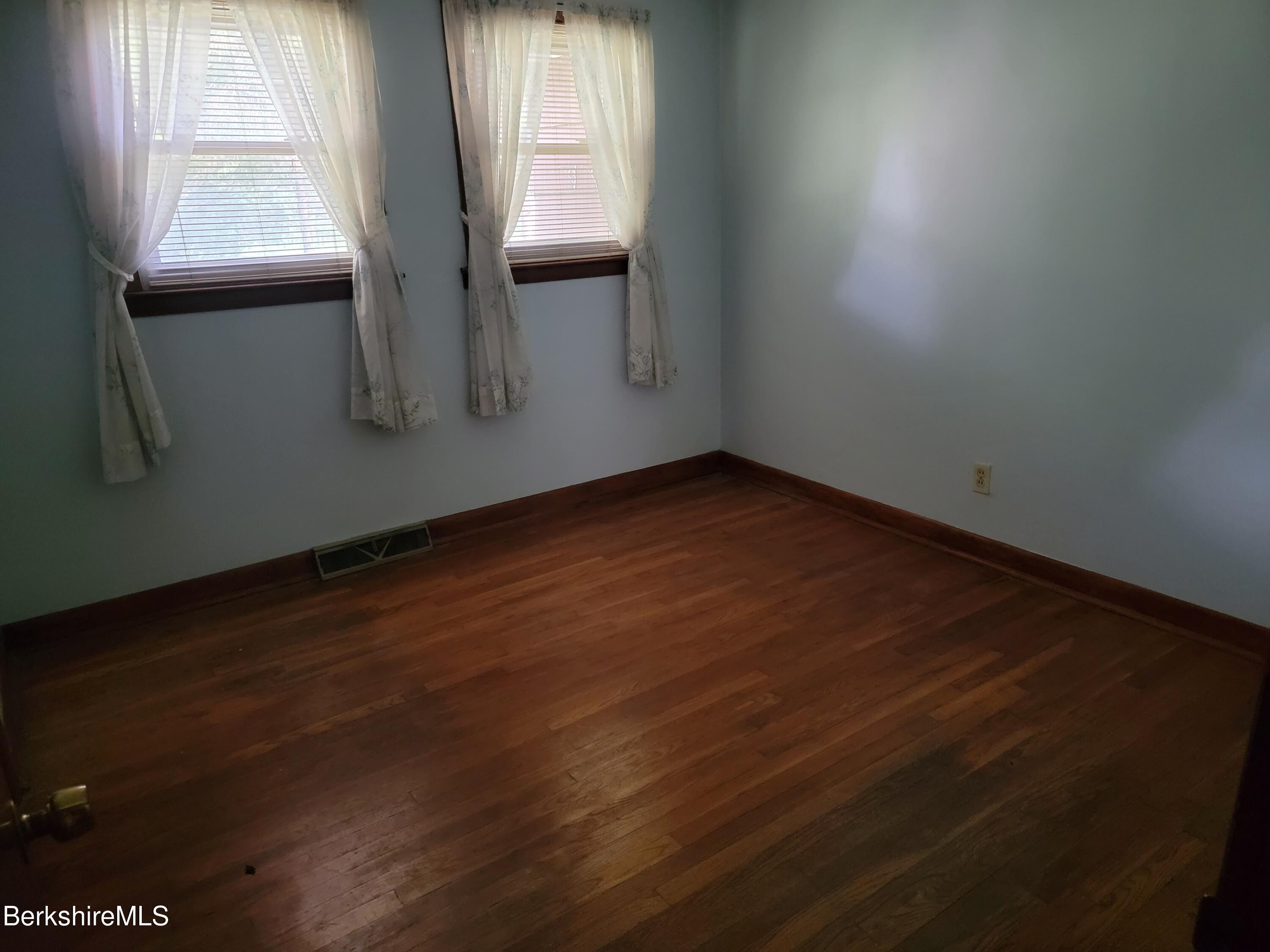 1096 South State Road Cheshire, MA 01225 - Photo 31 of 41 bedroom