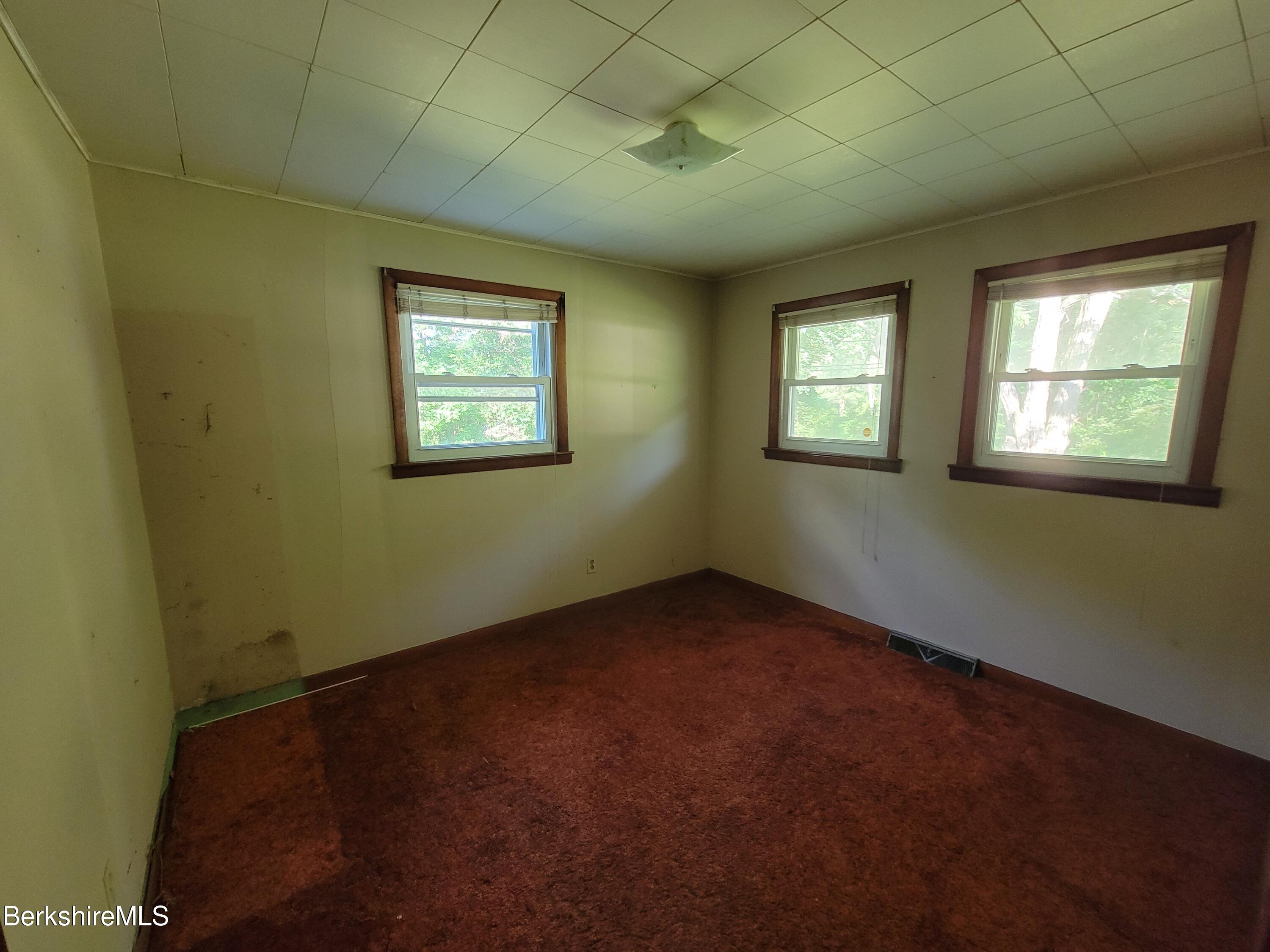1096 South State Road Cheshire, MA 01225 - Photo 32 of 41 bedroom