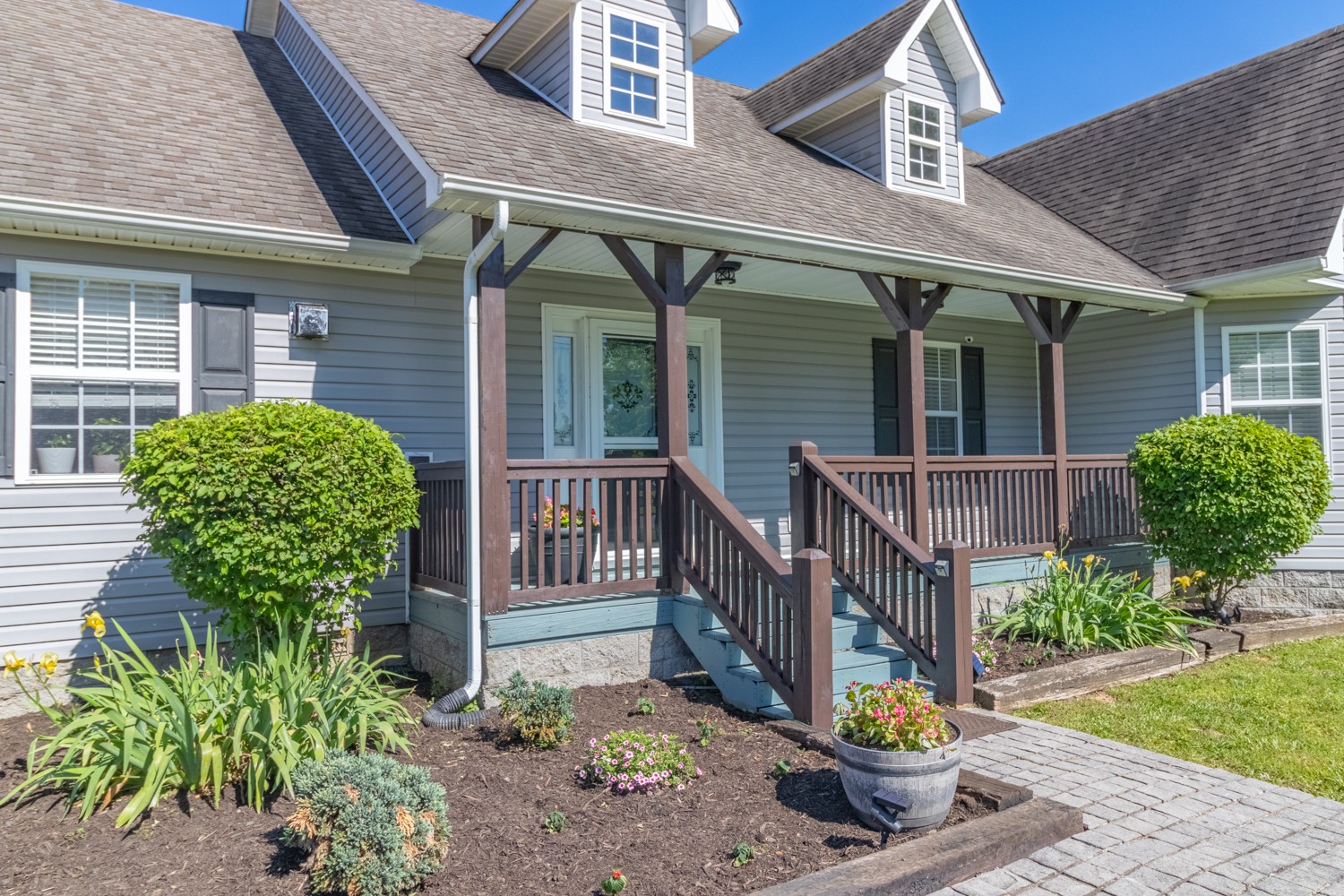 884 Tidwell Road Burns, TN 37029 - Photo 2 of 28 a front view of a house having yard