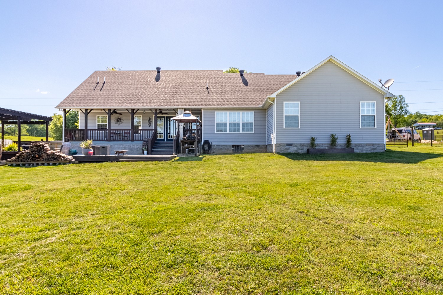 884 Tidwell Road Burns, TN 37029 - Photo 5 of 28 a view of a house with a swimming pool