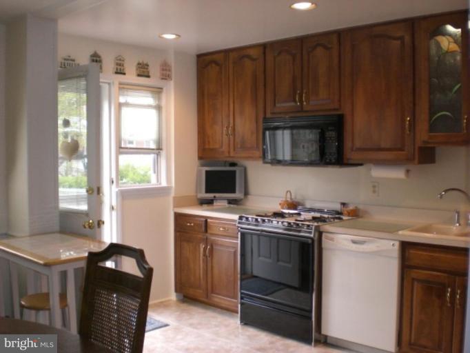 1602 Hardwick Road Towson, MD 21286 - Photo 14 of 19 Kitchen