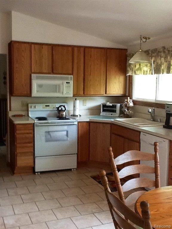 2298 East Coon Lake Road Howell, MI 48843 - Photo 18 of 42 CoonLkKitchen5.JPG