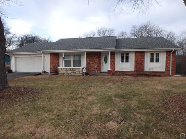 $247,500 | 3405 Southeast Shorewood Drive, Topeka, KS 66605