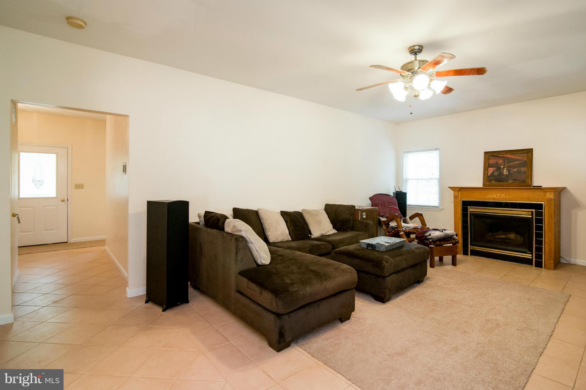 9839 Woodsboro Road Frederick, MD 21701 - Photo 12 of 29 Living Room