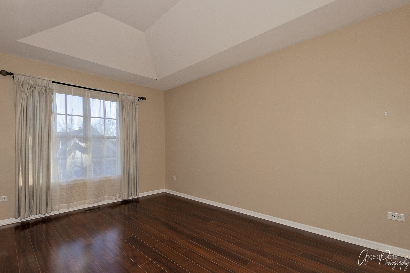 707 Prestwick Lane Wheeling, IL 60090 - Photo 22 of 29 a view of an empty room with wooden floor and a window