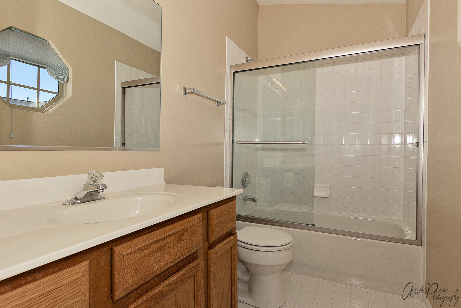 707 Prestwick Lane Wheeling, IL 60090 - Photo 24 of 29 a bathroom with a shower sink vanity mirror and toilet