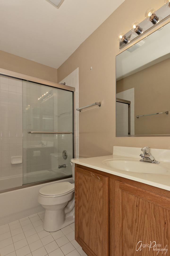 707 Prestwick Lane Wheeling, IL 60090 - Photo 29 of 29 a bathroom with a sink a toilet and shower