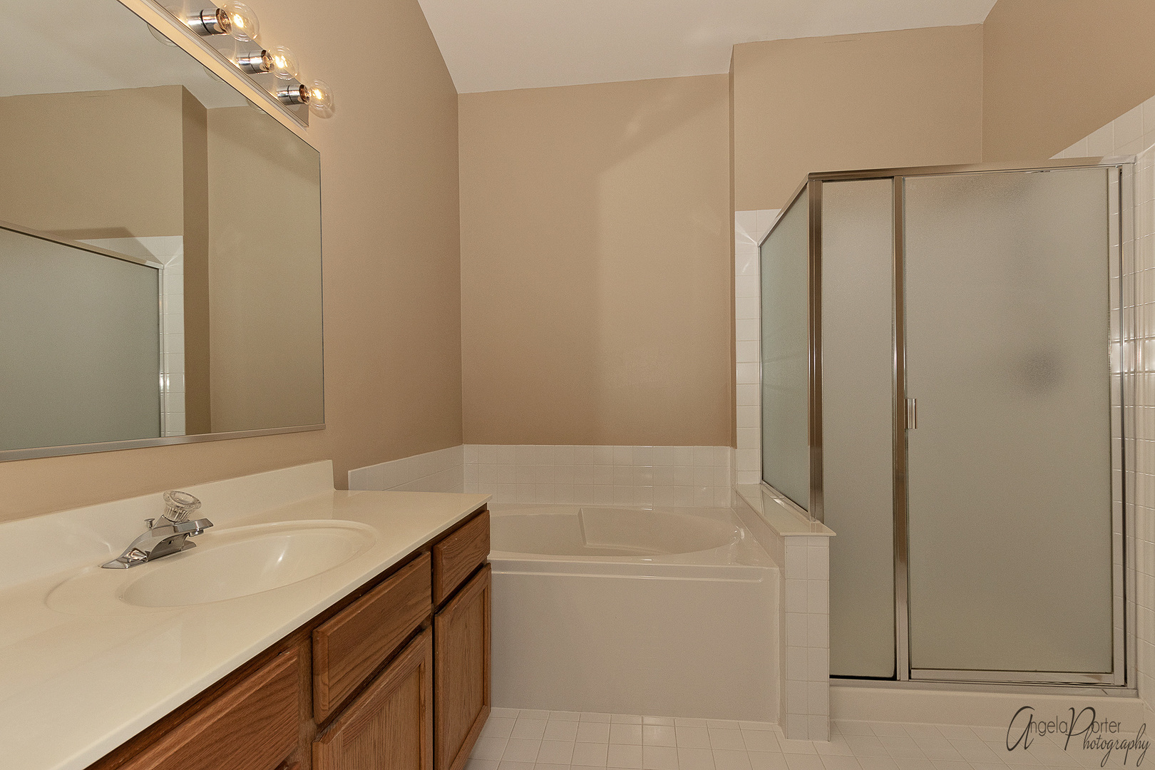 707 Prestwick Lane Wheeling, IL 60090 - Photo 5 of 29 a bathroom with a sink and a mirror