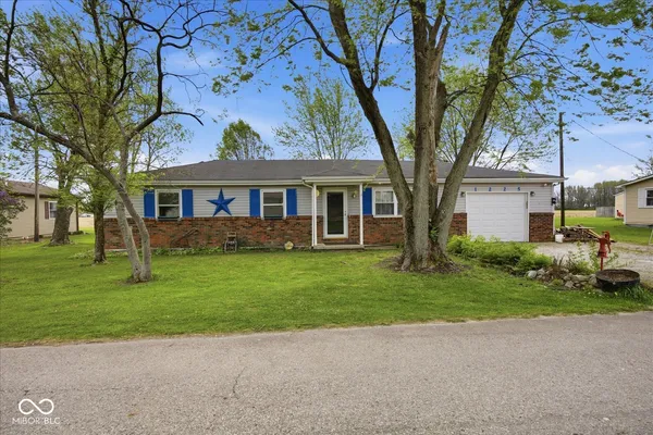 $207,500 | 1225 East Hazelwood St S Drive, Shelbyville, IN 46176