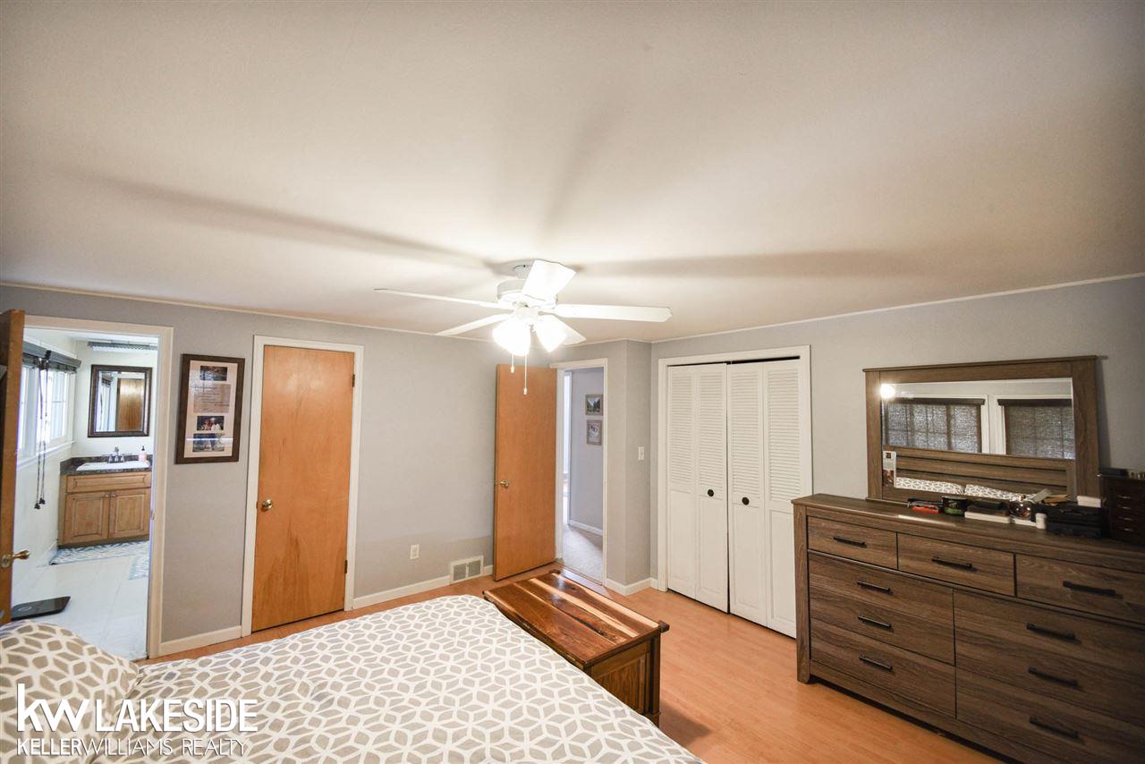 1989 Broadstone Road Grosse Pointe, MI 48236 - Photo 18 of 25 50026896-19.JPG