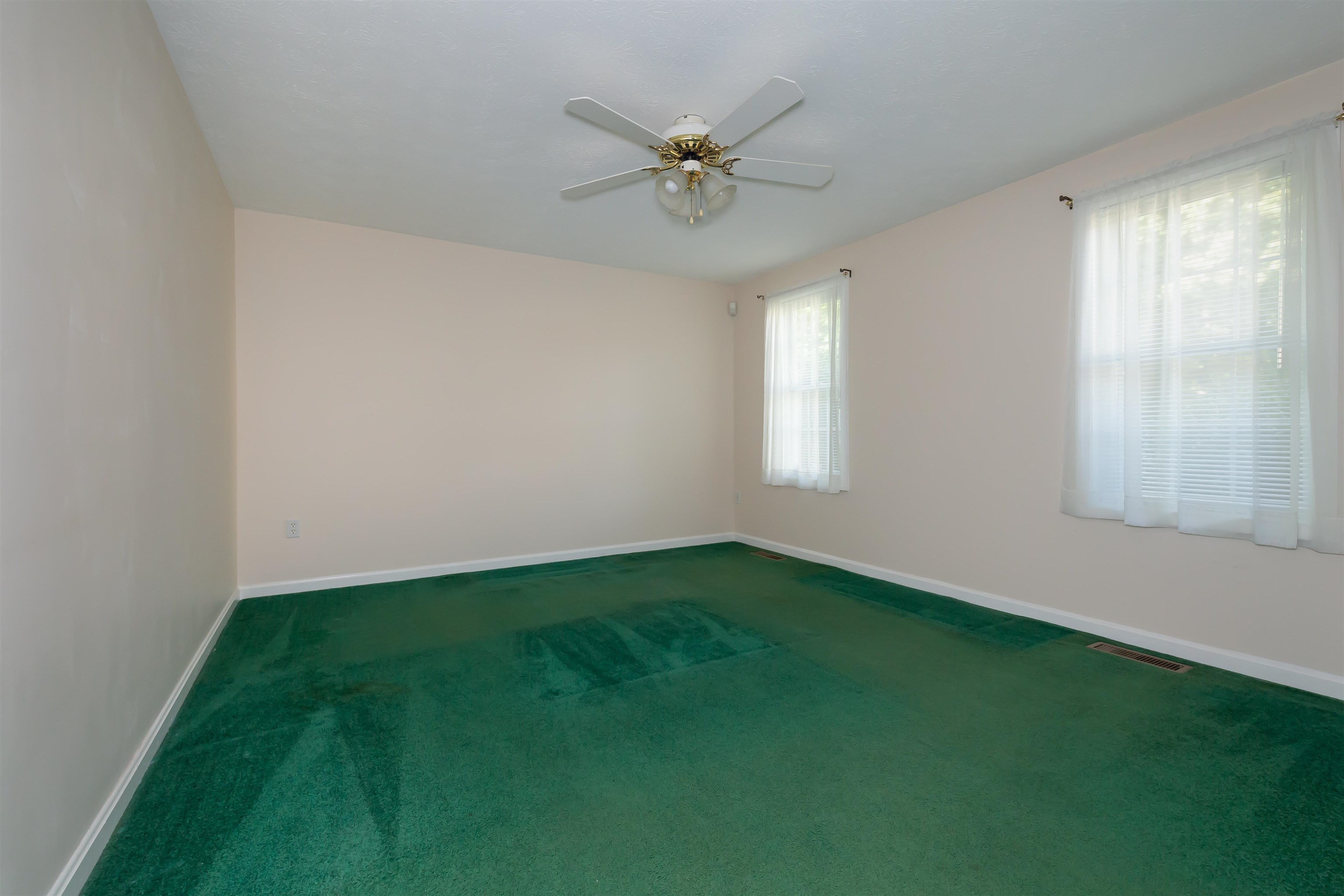 4 Traders Way Nashua, NH 03063 - Photo 17 of 38