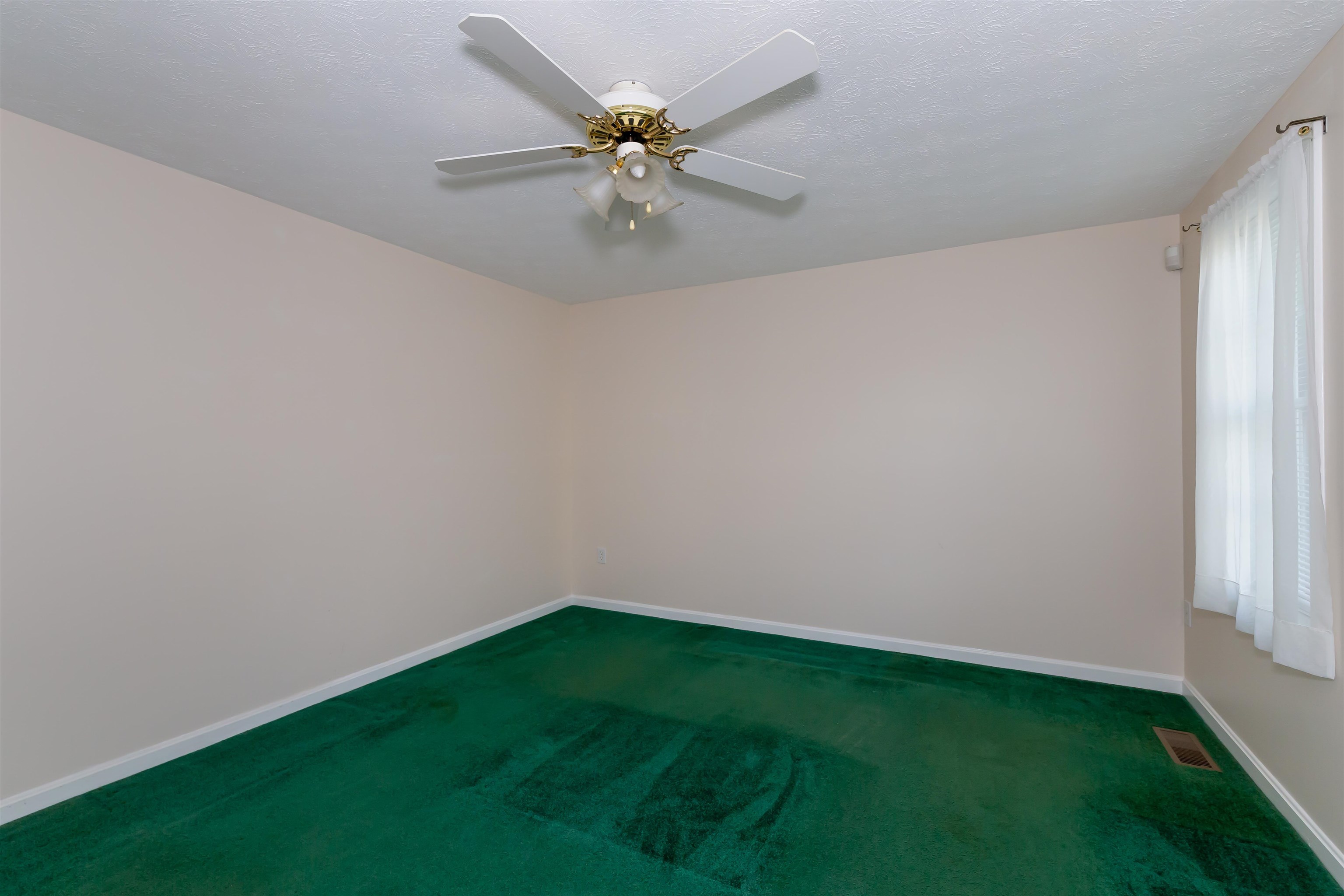 4 Traders Way Nashua, NH 03063 - Photo 20 of 38