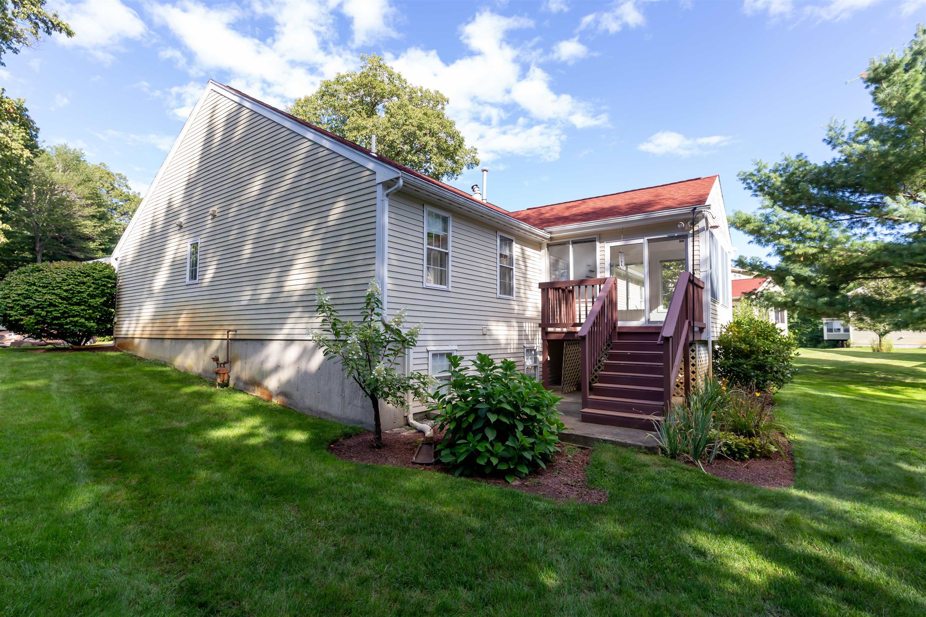 4 Traders Way Nashua, NH 03063 - Photo 4 of 38