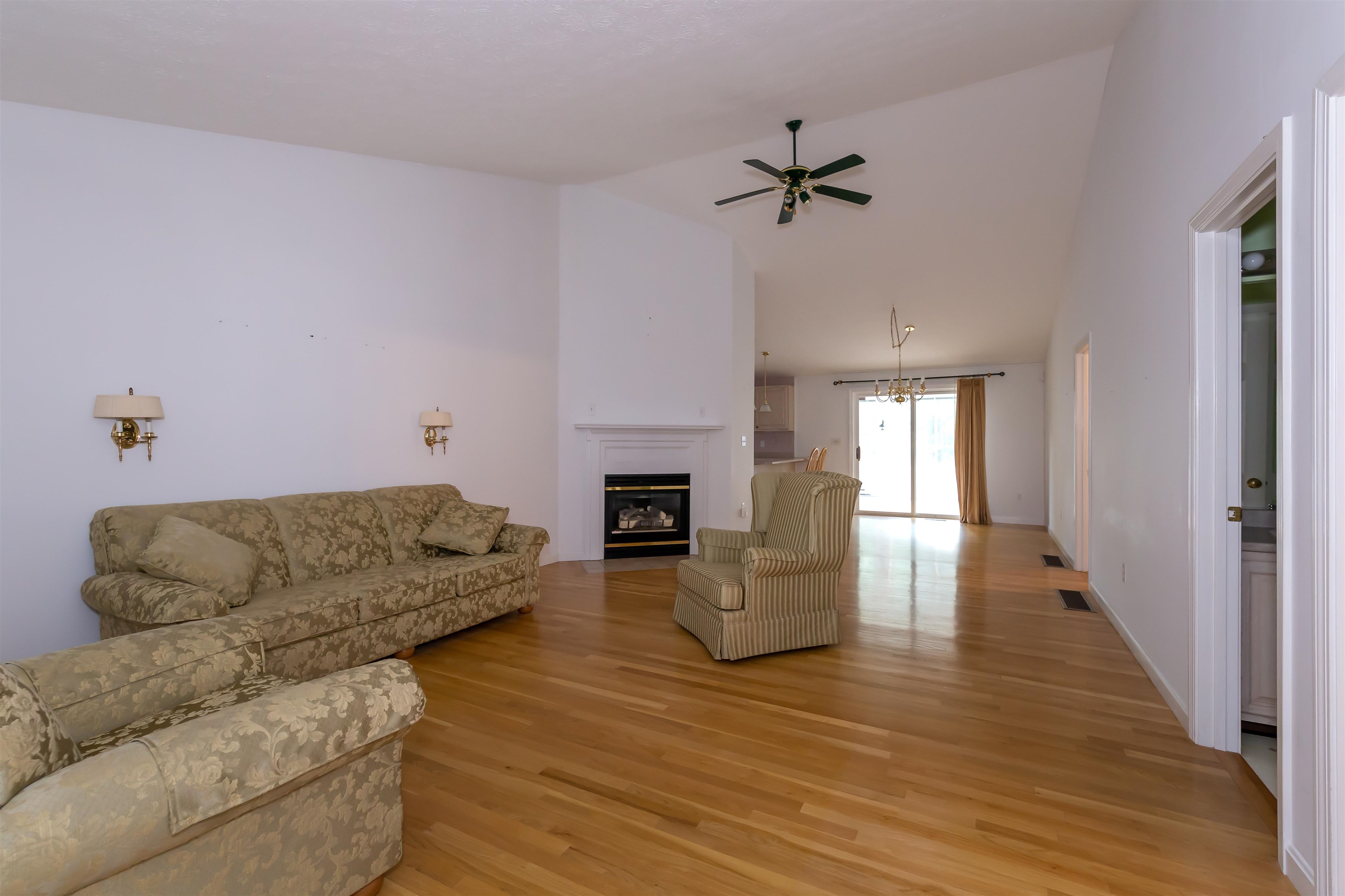 4 Traders Way Nashua, NH 03063 - Photo 6 of 38