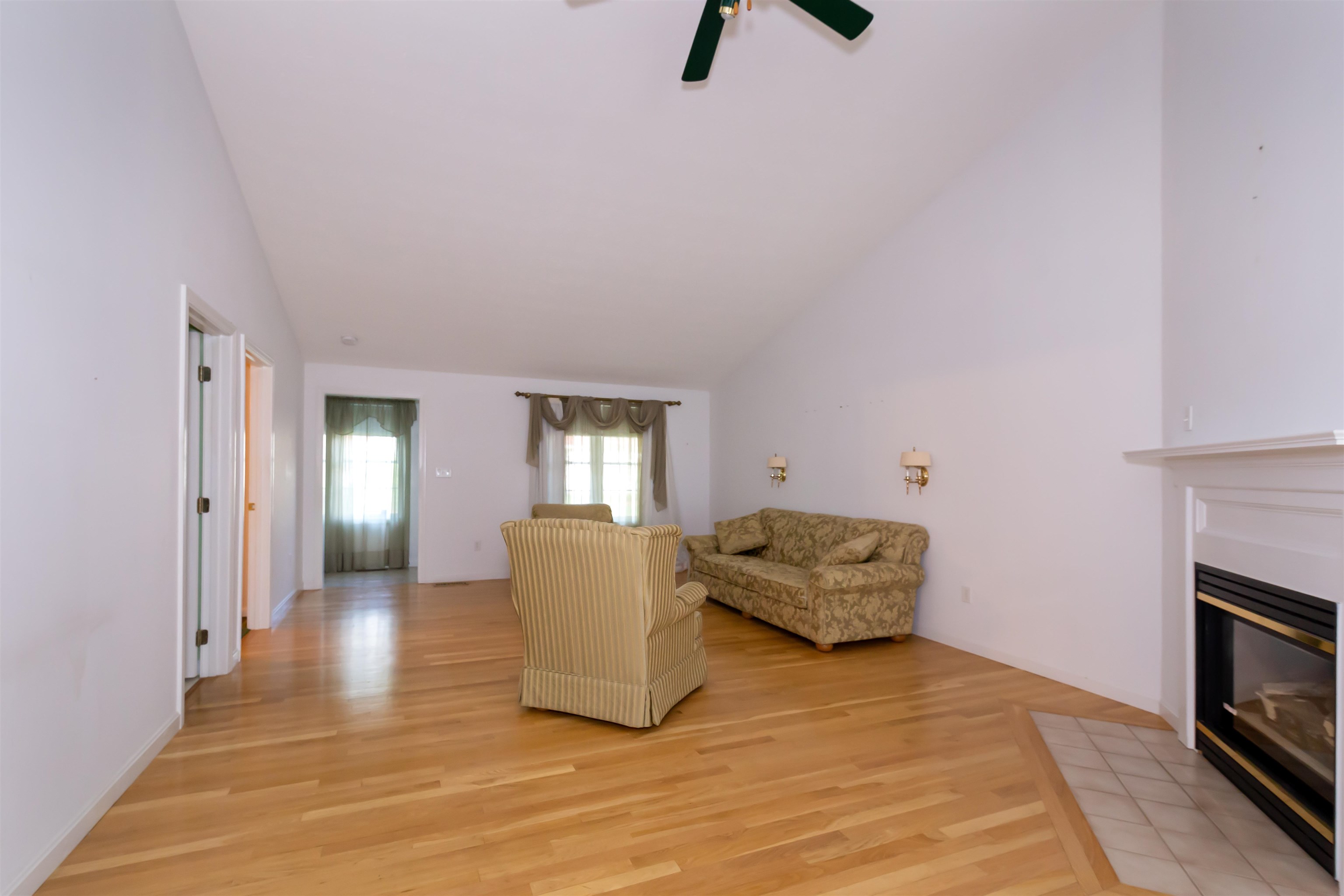 4 Traders Way Nashua, NH 03063 - Photo 8 of 38