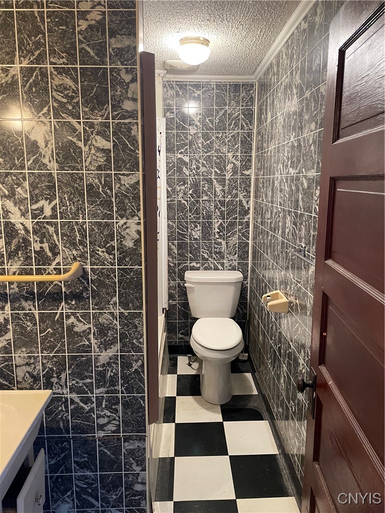 512 Broadway Street Oneida, NY 13421 - Photo 21 of 23 2nd floor bath