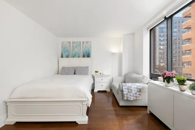 $699,000 | 300 East 64th Street, Unit 5F | Lenox Hill