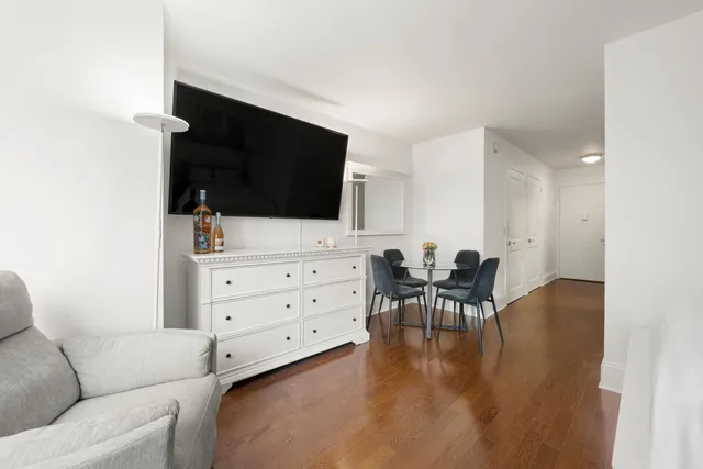 $699,000 | 300 East 64th Street, Unit 5F | Lenox Hill