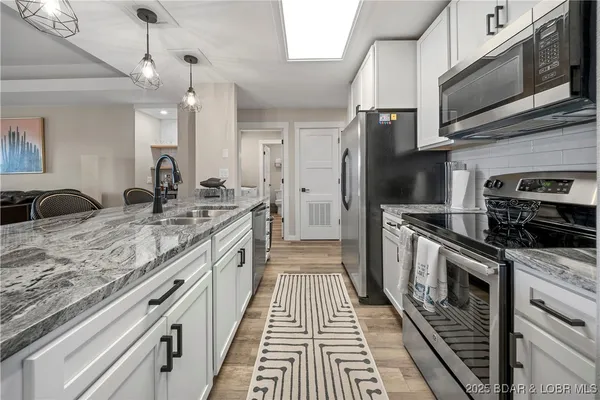 $285,000 | 34 Aqua Finn Drive, Unit 1B, Lake Ozark, MO 65049