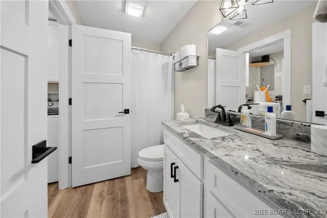 $285,000 | 34 Aqua Finn Drive, Unit 1B, Lake Ozark, MO 65049