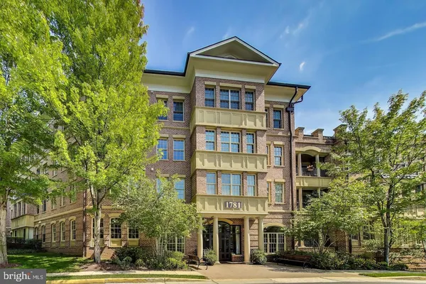 $950,000 | 1781 Chain Bridge Road, Unit 101, McLean, VA 22102