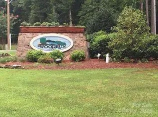 a view of an outdoor space