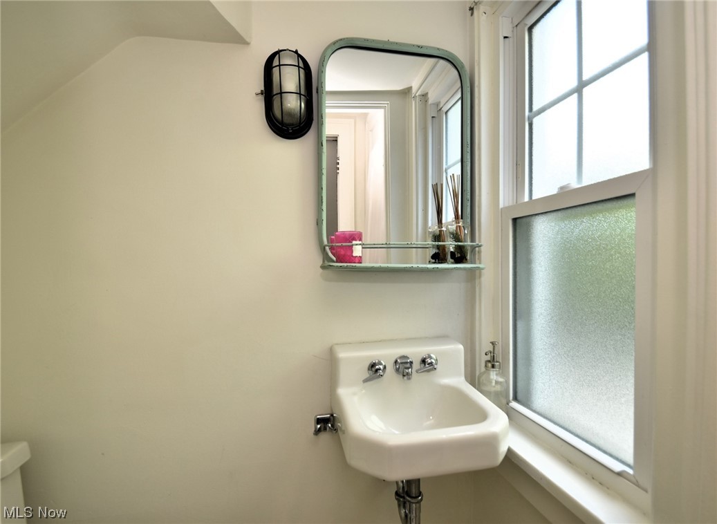 3066 Woodbury Road Cleveland, OH 44120 - Photo 21 of 35 Gallery Image 21