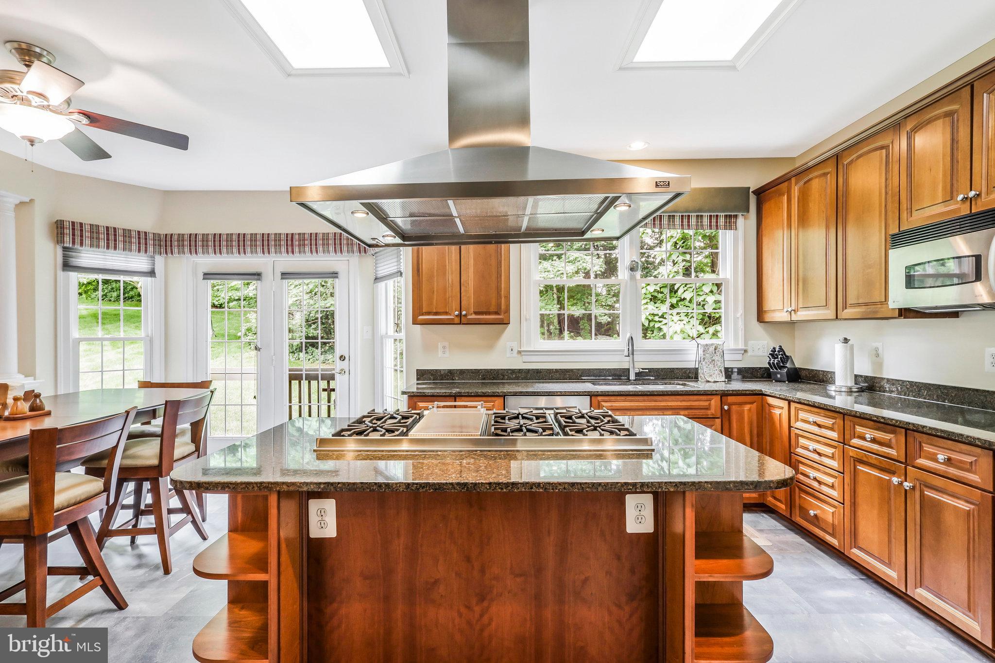 5658 Clouds Mill Drive Alexandria, VA 22310 - Photo 11 of 68 Large Island