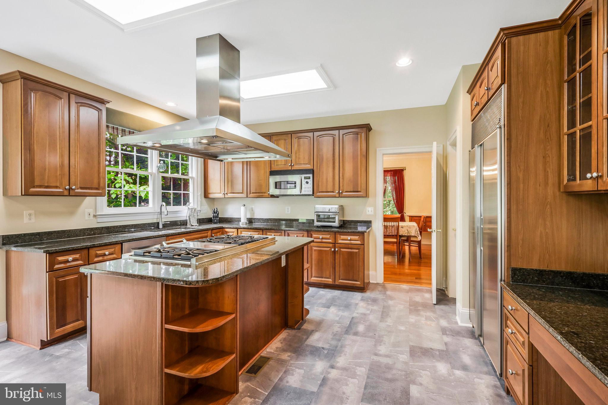 5658 Clouds Mill Drive Alexandria, VA 22310 - Photo 14 of 68 Gorgeous Island with Viking stove and Hood