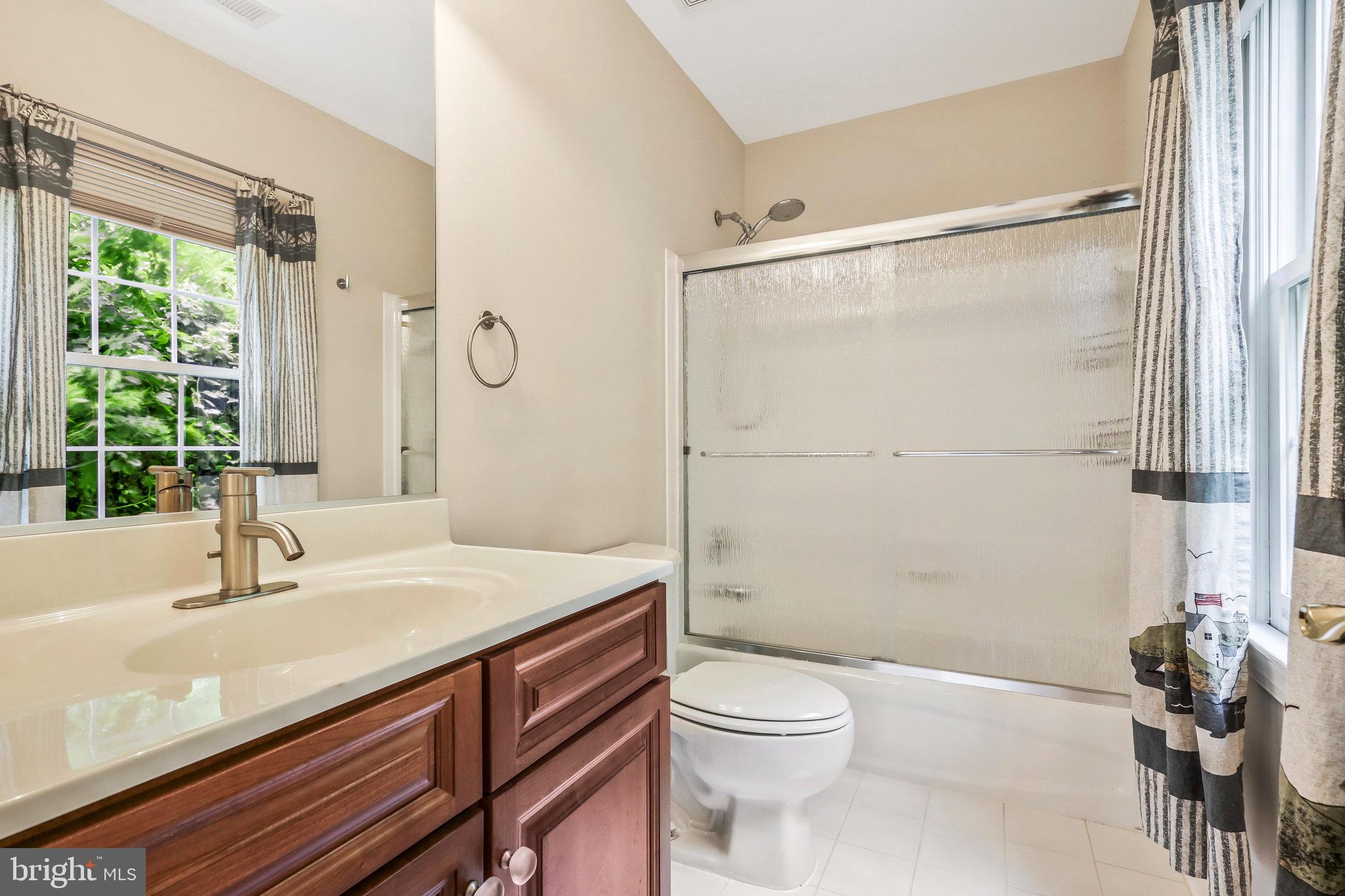 5658 Clouds Mill Drive Alexandria, VA 22310 - Photo 39 of 68 En Suite to Second bedroom