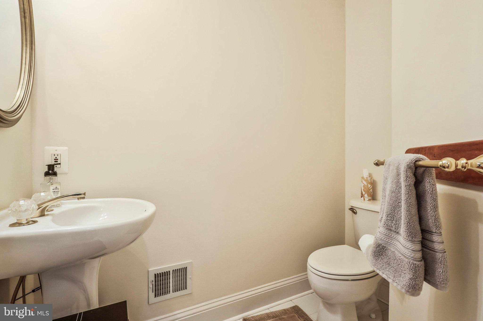 5658 Clouds Mill Drive Alexandria, VA 22310 - Photo 54 of 68 Powder Room