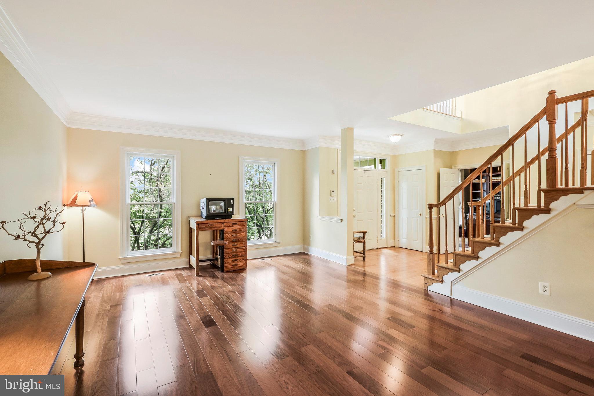 5658 Clouds Mill Drive Alexandria, VA 22310 - Photo 6 of 68 Lots of Natural light